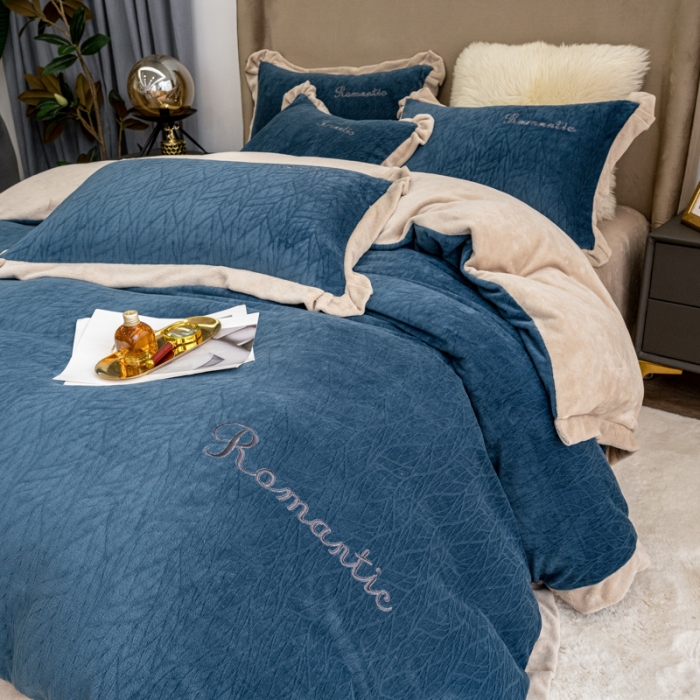 91家纺网 家纺一手货源 找家纺 骏腾 2022新款酒店风雕花牛奶绒刺绣款四件套-浪漫满屋 宾利蓝