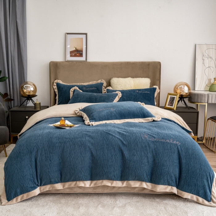 91家纺网 家纺一手货源 找家纺 骏腾 2022新款酒店风雕花牛奶绒刺绣款四件套-浪漫满屋 宾利蓝