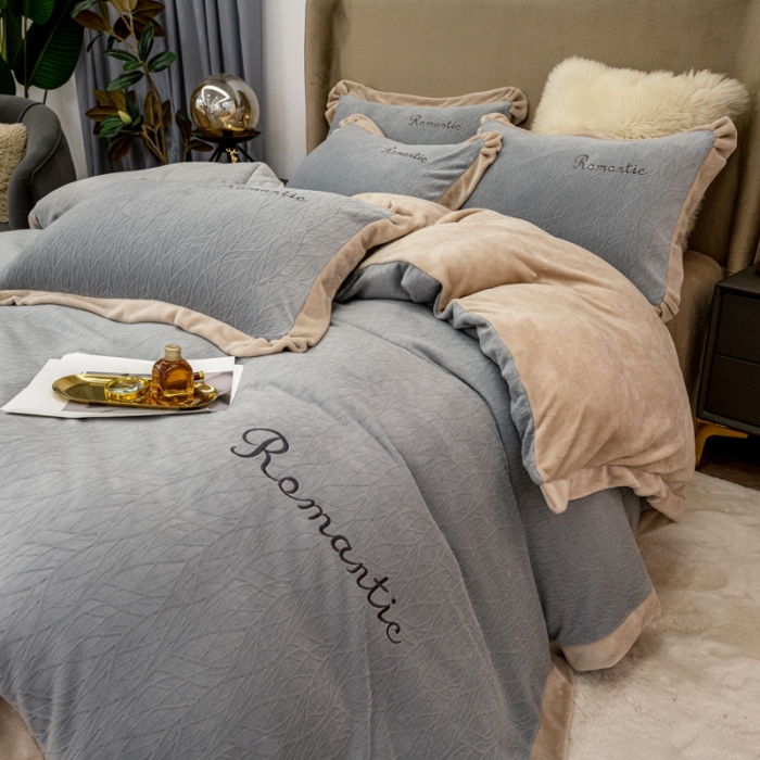 91家纺网 家纺一手货源 找家纺 骏腾 2022新款酒店风雕花牛奶绒刺绣款四件套-浪漫满屋 浅灰