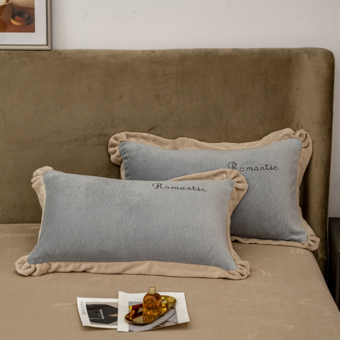 91家纺网 家纺一手货源 找家纺 骏腾 2022新款酒店风雕花牛奶绒刺绣款四件套-浪漫满屋 浅灰