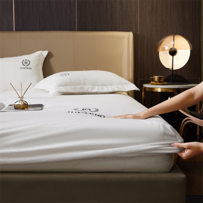 91家纺网 家纺一手货源 找家纺 骏腾 2022新款酒店轻奢刺绣水晶绒宝宝绒单床笠 白色