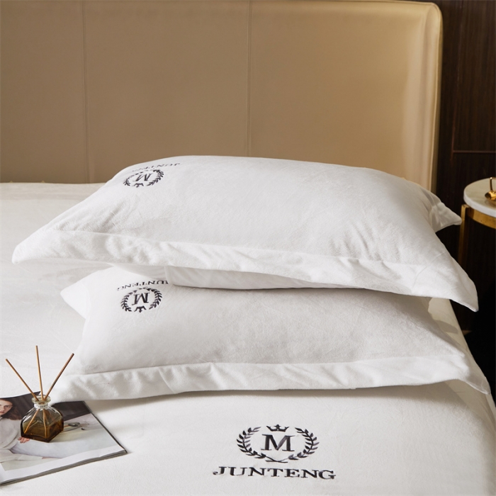 91家纺网 家纺一手货源 找家纺 骏腾 2022新款酒店轻奢刺绣水晶绒宝宝绒单床笠 白色