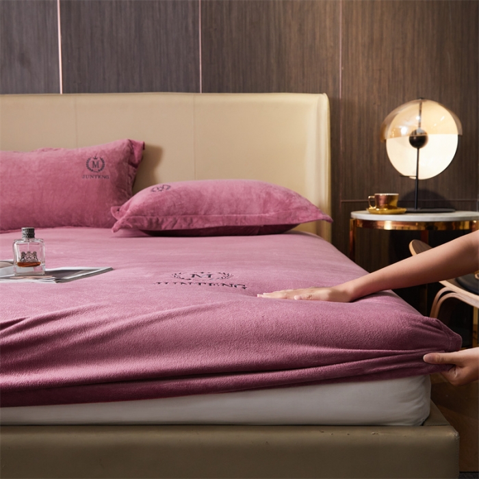 91家纺网 家纺一手货源 找家纺 骏腾 2022新款酒店轻奢刺绣水晶绒宝宝绒单床笠 豆沙