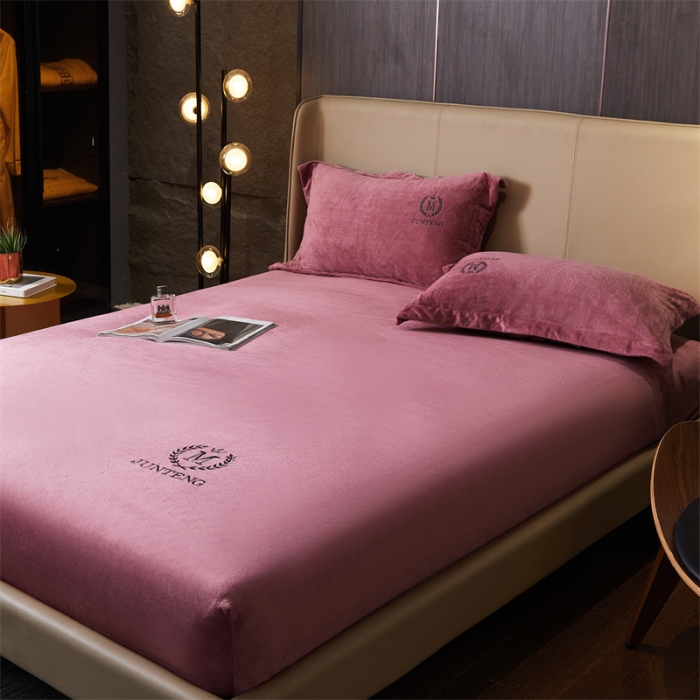 91家纺网 家纺一手货源 找家纺 骏腾 2022新款酒店轻奢刺绣水晶绒宝宝绒单床笠 豆沙