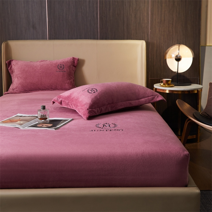 91家纺网 家纺一手货源 找家纺 骏腾 2022新款酒店轻奢刺绣水晶绒宝宝绒单床笠 豆沙