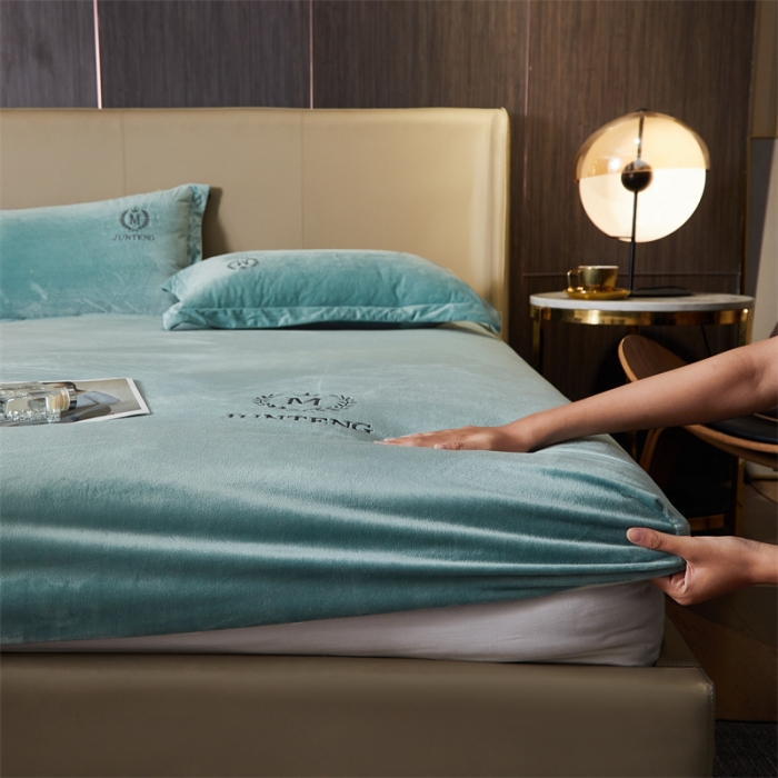 91家纺网 家纺一手货源 找家纺 骏腾 2022新款酒店轻奢刺绣水晶绒宝宝绒单床笠 湖水绿