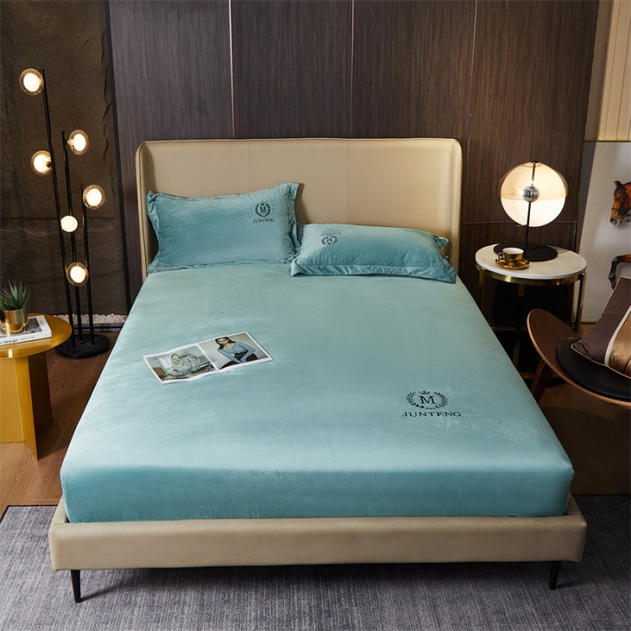 91家纺网 家纺一手货源 找家纺 骏腾 2022新款酒店轻奢刺绣水晶绒宝宝绒单床笠 湖水绿