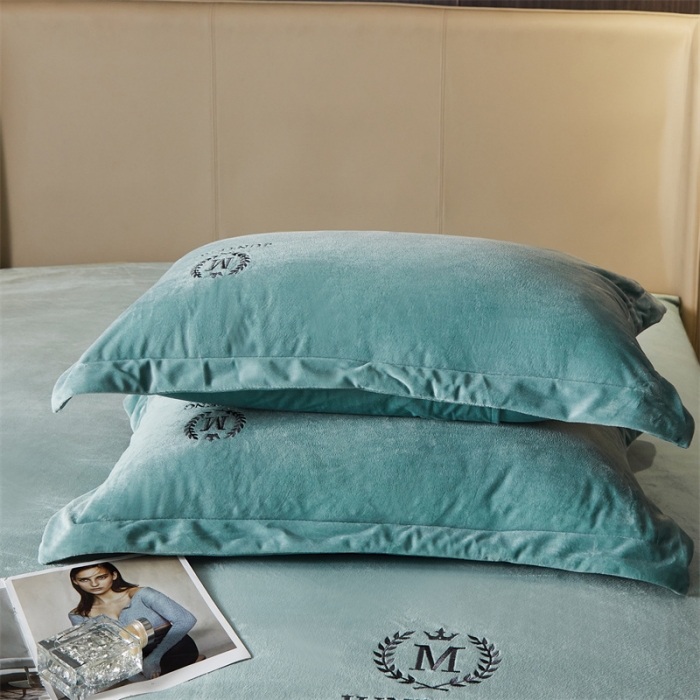 91家纺网 家纺一手货源 找家纺 骏腾 2022新款酒店轻奢刺绣水晶绒宝宝绒单床笠 湖水绿