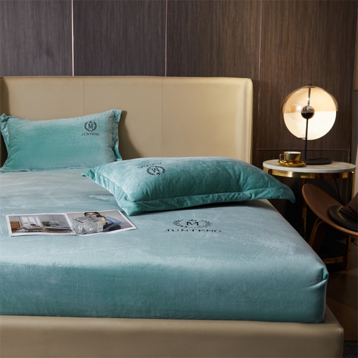 91家纺网 家纺一手货源 找家纺 骏腾 2022新款酒店轻奢刺绣水晶绒宝宝绒单床笠 湖水绿