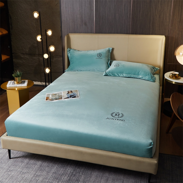 91家纺网 家纺一手货源 找家纺 骏腾 2022新款酒店轻奢刺绣水晶绒宝宝绒单床笠 湖水绿