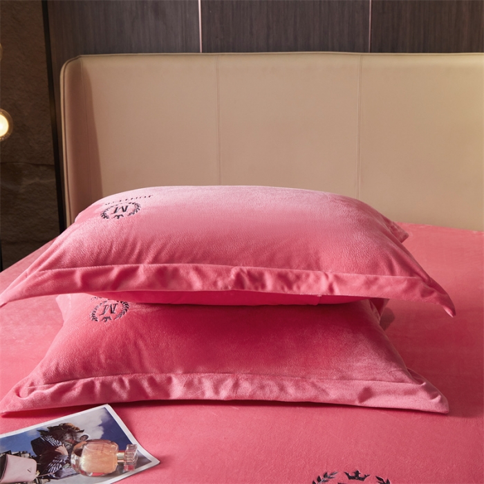 91家纺网 家纺一手货源 找家纺 骏腾 2022新款酒店轻奢刺绣水晶绒宝宝绒单床笠 玫粉