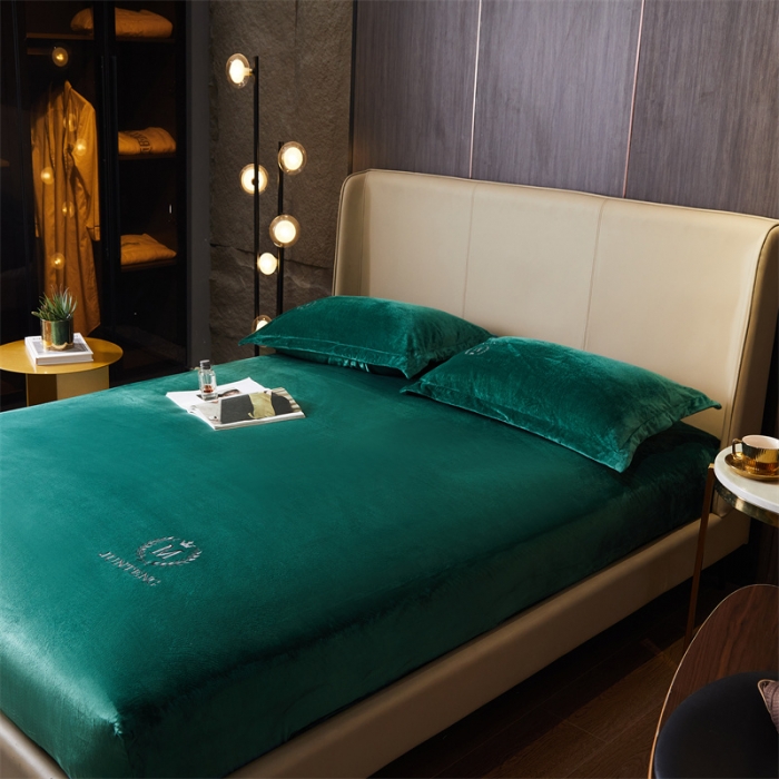 91家纺网 家纺一手货源 找家纺 骏腾 2022新款酒店轻奢刺绣水晶绒宝宝绒单床笠 墨绿