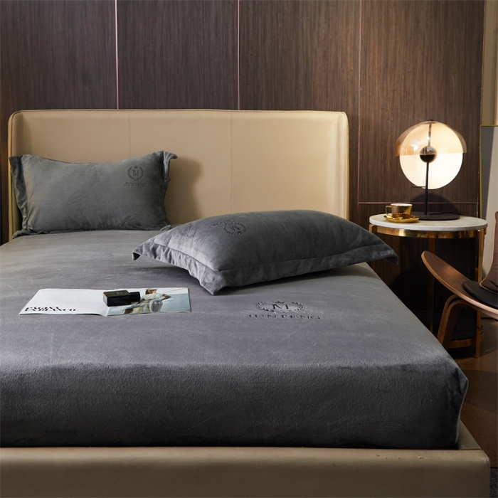 91家纺网 家纺一手货源 找家纺 骏腾 2022新款酒店轻奢刺绣水晶绒宝宝绒单床笠 深灰