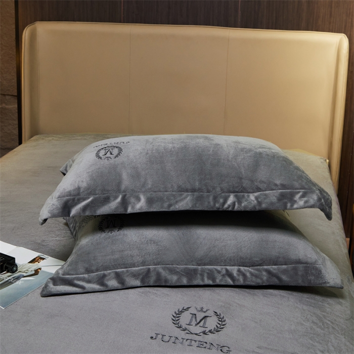 91家纺网 家纺一手货源 找家纺 骏腾 2022新款酒店轻奢刺绣水晶绒宝宝绒单床笠 深灰