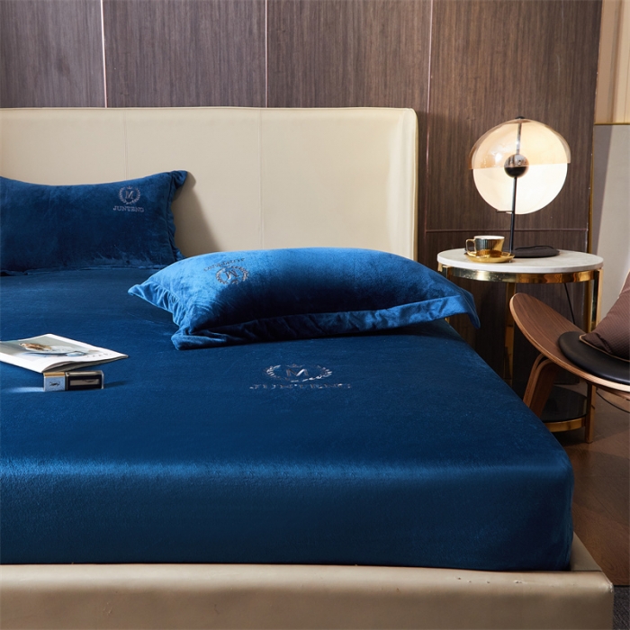 91家纺网 家纺一手货源 找家纺 骏腾 2022新款酒店轻奢刺绣水晶绒宝宝绒单床笠 深蓝