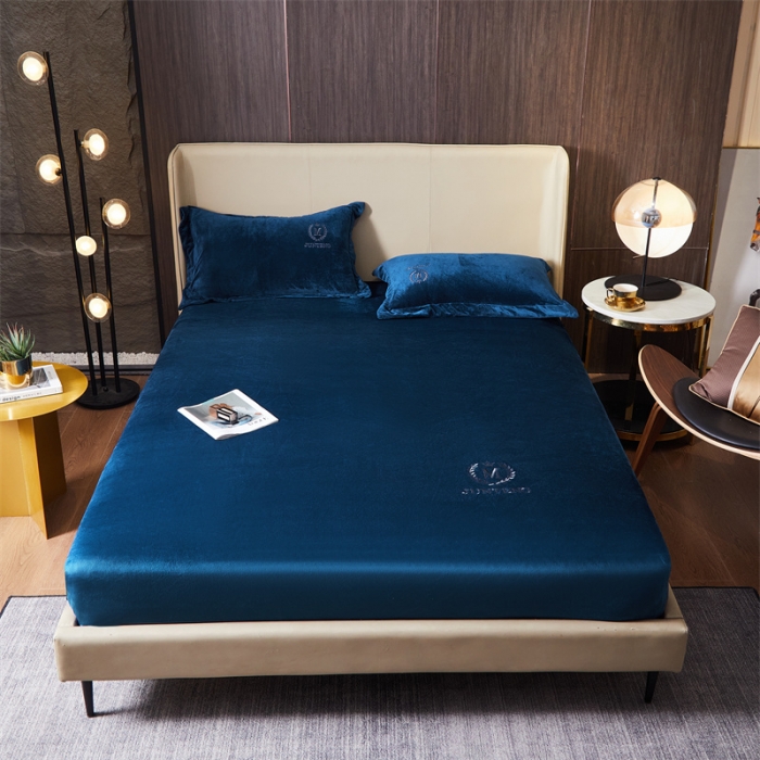 91家纺网 家纺一手货源 找家纺 骏腾 2022新款酒店轻奢刺绣水晶绒宝宝绒单床笠 深蓝