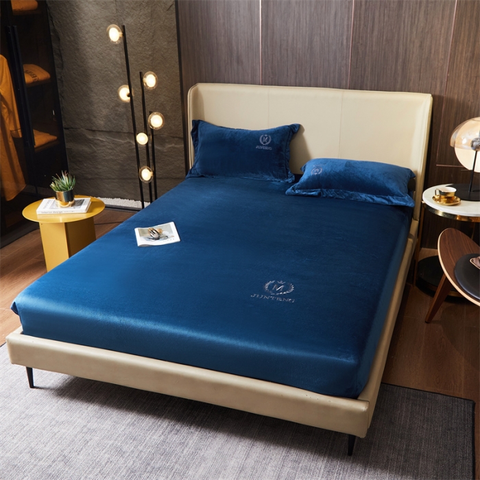 91家纺网 家纺一手货源 找家纺 骏腾 2022新款酒店轻奢刺绣水晶绒宝宝绒单床笠 深蓝