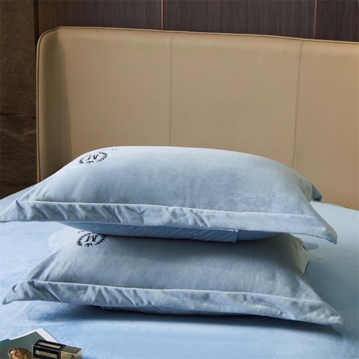 91家纺网 家纺一手货源 找家纺 骏腾 2022新款酒店轻奢刺绣水晶绒宝宝绒单床笠 天空蓝