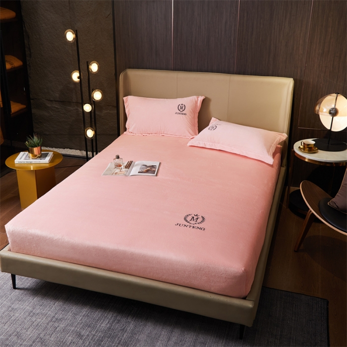 91家纺网 家纺一手货源 找家纺 骏腾 2022新款酒店轻奢刺绣水晶绒宝宝绒单床笠 玉色