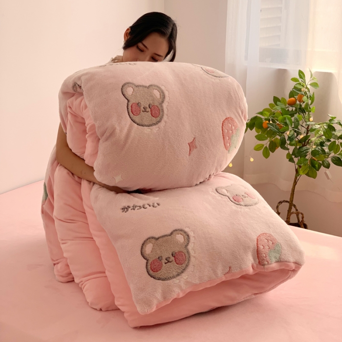 91家纺网 家纺一手货源 找家纺 慕尚 2022新款5D雪花绒单品被套 草莓熊