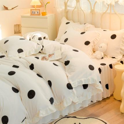 91家纺网 家纺一手货源 找家纺 麦朵 2021新款牛奶绒花边款波点系列四件套 白色黑波点