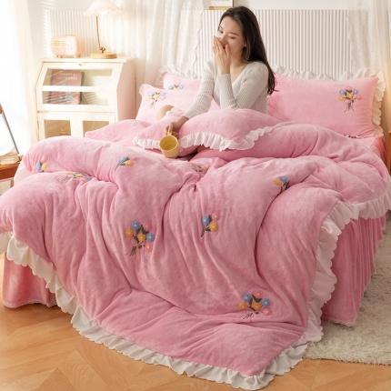 91家纺网 家纺一手货源 找家纺 新品韩版绣花牛奶绒法莱水晶绒床单床裙款四件套 多美啦公主粉