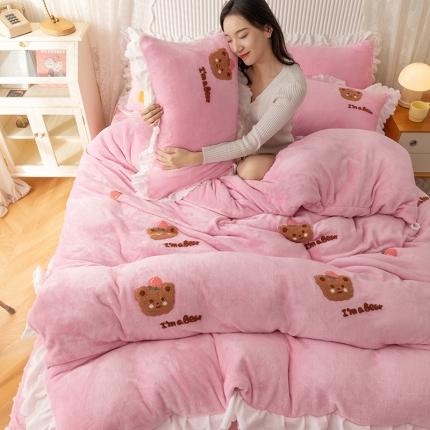 91家纺网 家纺一手货源 找家纺 新品韩版绣花牛奶绒法莱水晶绒床单床裙款四件套 蜜桃熊公主粉