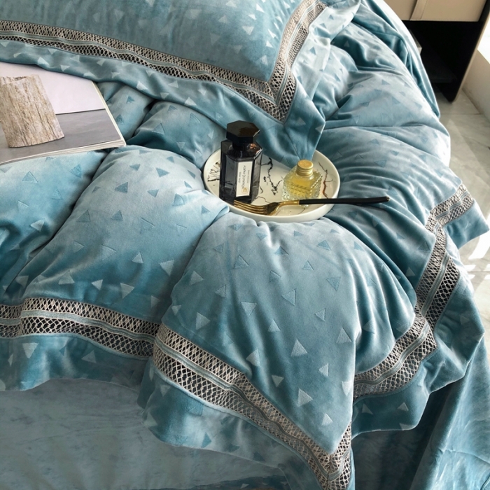 91家纺网 家纺一手货源 找家纺 榻尚家居 2021新款爱丽丝纯色浮雕婴肤绒四件套 爱丽丝-绿