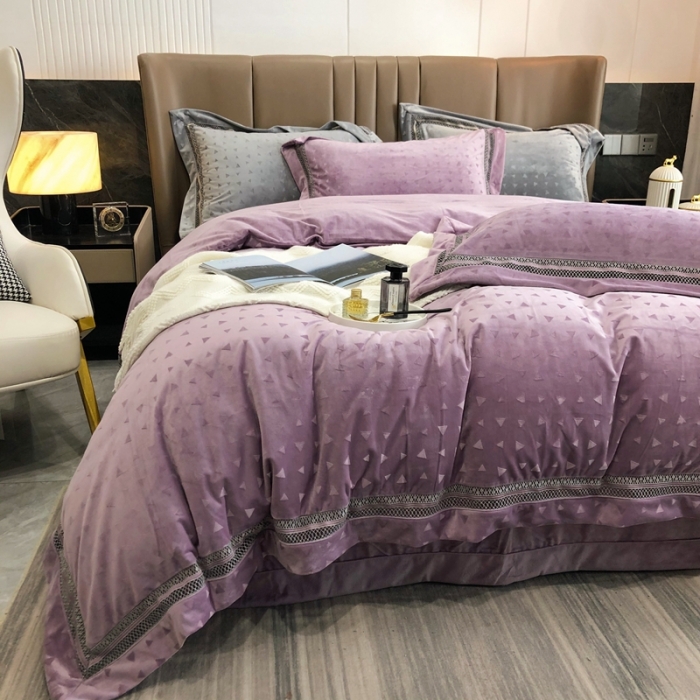 91家纺网 家纺一手货源 找家纺 榻尚家居 2021新款爱丽丝纯色浮雕婴肤绒四件套 爱丽丝-紫