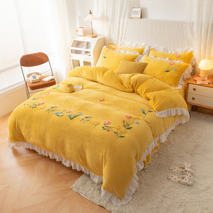 91家纺网 家纺一手货源 找家纺 新品韩版花边绣花牛奶绒法莱水晶绒床单床裙款四件套 小美好嫩黄