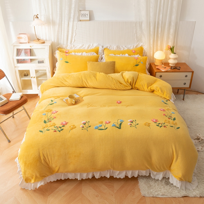91家纺网 家纺一手货源 找家纺 新品韩版花边绣花牛奶绒法莱水晶绒床单床裙款四件套 小美好嫩黄