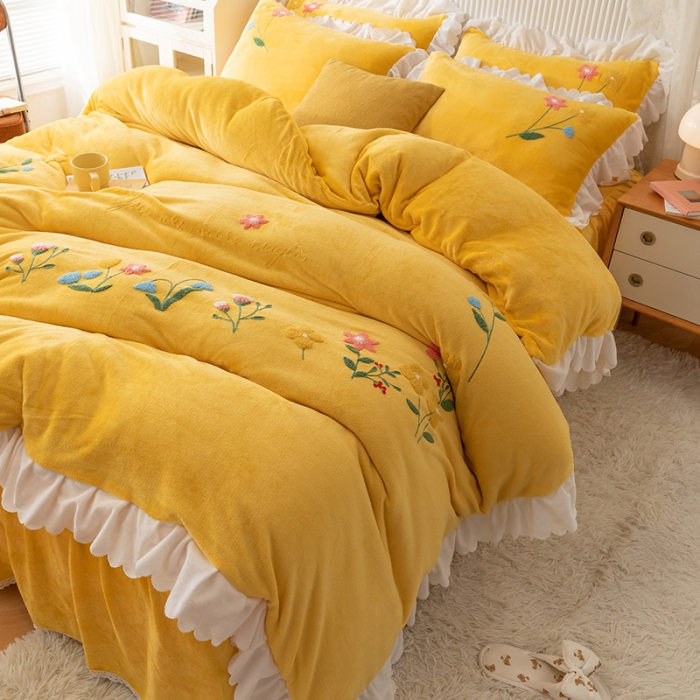 91家纺网 家纺一手货源 找家纺 新品韩版花边绣花牛奶绒法莱水晶绒床单床裙款四件套 小美好嫩黄