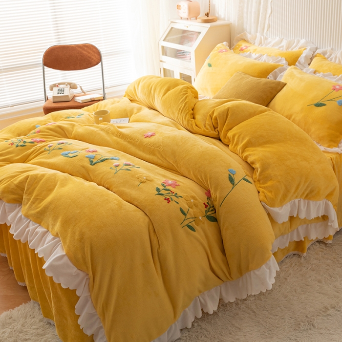 91家纺网 家纺一手货源 找家纺 新品韩版花边绣花牛奶绒法莱水晶绒床单床裙款四件套 小美好嫩黄