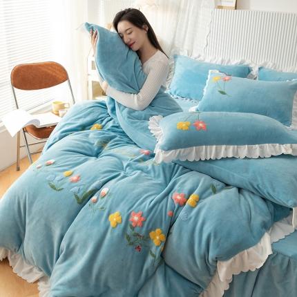 91家纺网 家纺一手货源 找家纺 新品韩版绣花牛奶绒法莱水晶绒床单床裙款四件套 小美好天空蓝