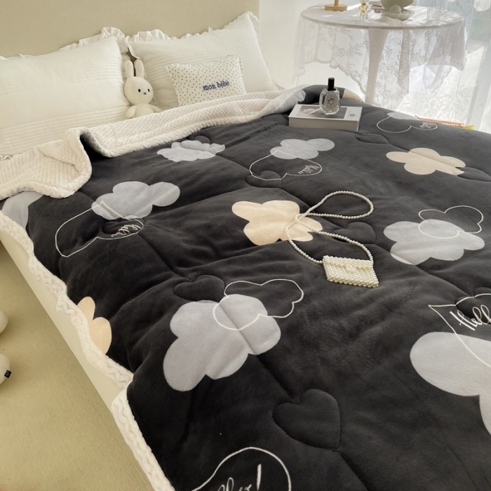 91家纺网 家纺一手货源 找家纺 慕尚 2022新款牛奶绒贝贝绒三层加厚毛毯 爱心云