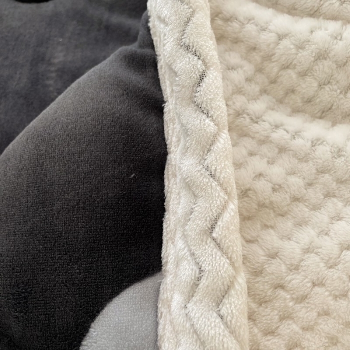 91家纺网 家纺一手货源 找家纺 慕尚 2022新款牛奶绒贝贝绒三层加厚毛毯 爱心云