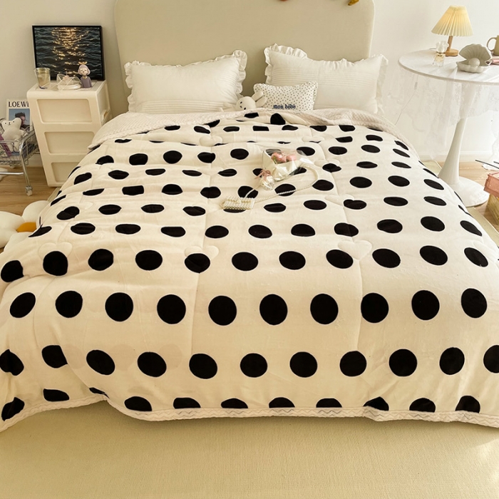 91家纺网 家纺一手货源 找家纺 慕尚 2022新款牛奶绒贝贝绒三层加厚毛毯 波点