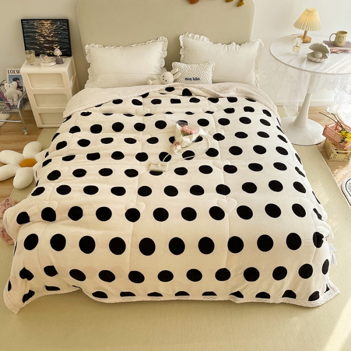 91家纺网 家纺一手货源 找家纺 慕尚 2022新款牛奶绒贝贝绒三层加厚毛毯 波点