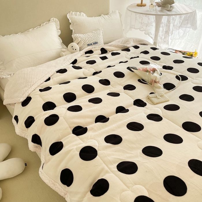 91家纺网 家纺一手货源 找家纺 慕尚 2022新款牛奶绒贝贝绒三层加厚毛毯 波点