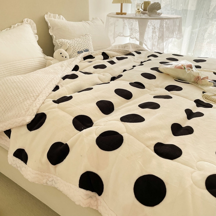 91家纺网 家纺一手货源 找家纺 慕尚 2022新款牛奶绒贝贝绒三层加厚毛毯 波点