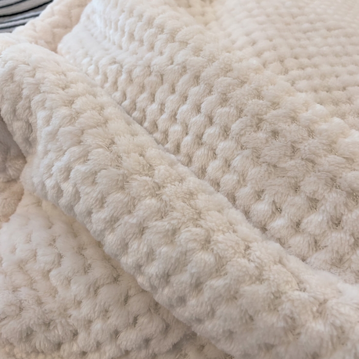91家纺网 家纺一手货源 找家纺 慕尚 2022新款牛奶绒贝贝绒三层加厚毛毯 简约