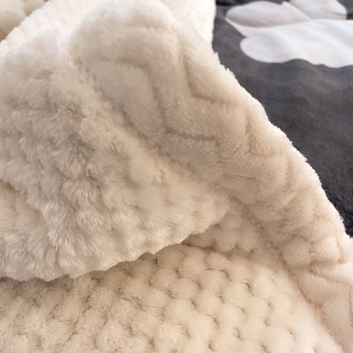 91家纺网 家纺一手货源 找家纺 慕尚 2022新款牛奶绒贝贝绒三层加厚毛毯 简约