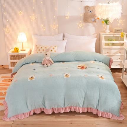 91家纺网 家纺一手货源 找家纺 甜之梦 2025新款毛巾绣牛奶绒单被套 小熊宝可梦嫩绿