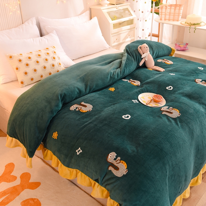 91家纺网 家纺一手货源 找家纺 甜之梦 2025新款毛巾绣牛奶绒单被套 乖乖龙墨绿