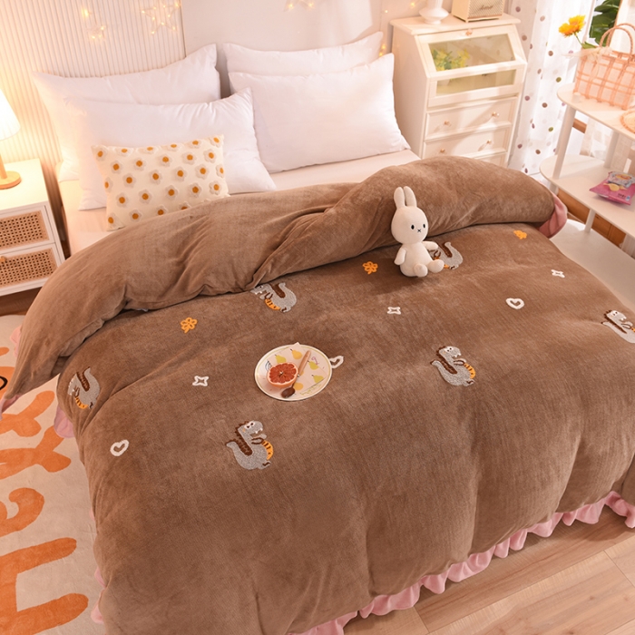 91家纺网 家纺一手货源 找家纺 甜之梦 2025新款毛巾绣牛奶绒单被套 乖乖龙奶茶咖