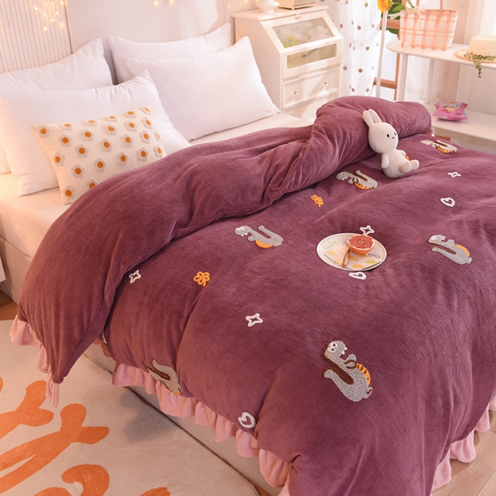 91家纺网 家纺一手货源 找家纺 甜之梦 2025新款毛巾绣牛奶绒单被套 乖乖龙紫豆沙