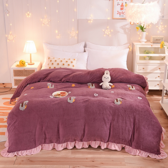 91家纺网 家纺一手货源 找家纺 甜之梦 2025新款毛巾绣牛奶绒单被套 乖乖龙紫豆沙