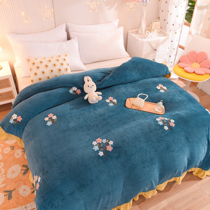 91家纺网 家纺一手货源 找家纺 甜之梦 2025新款毛巾绣牛奶绒单被套 满天星宝石蓝
