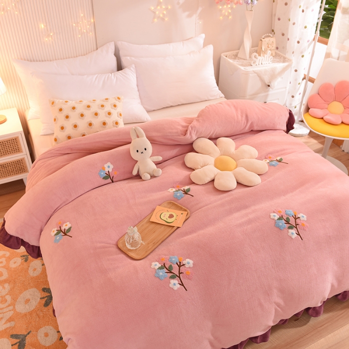 91家纺网 家纺一手货源 找家纺 甜之梦 2025新款毛巾绣牛奶绒单被套 满天星淡粉