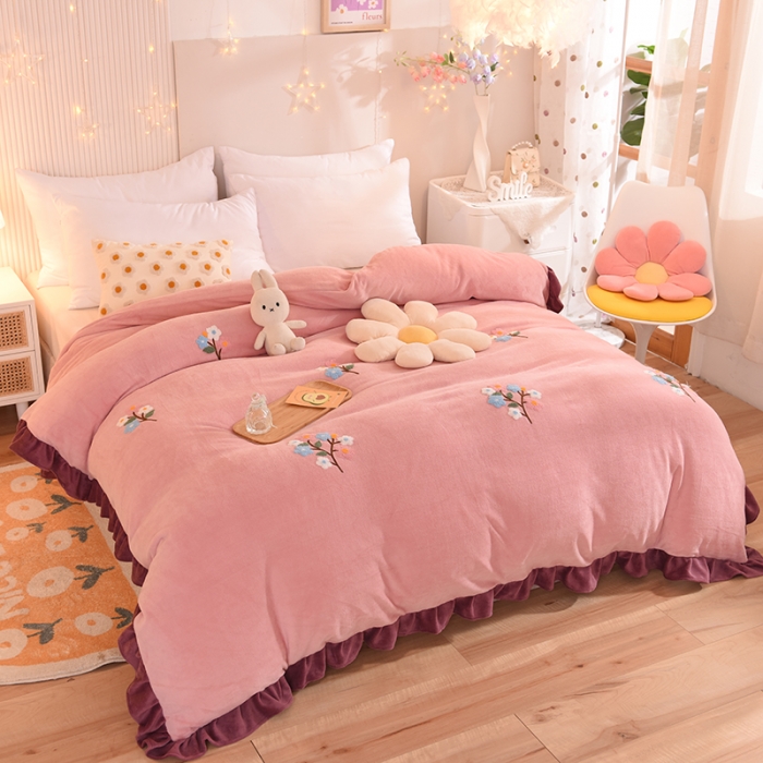 91家纺网 家纺一手货源 找家纺 甜之梦 2025新款毛巾绣牛奶绒单被套 满天星淡粉